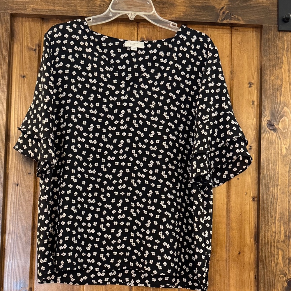 LOFT Black White Floral Flutter Sleeve Blouse